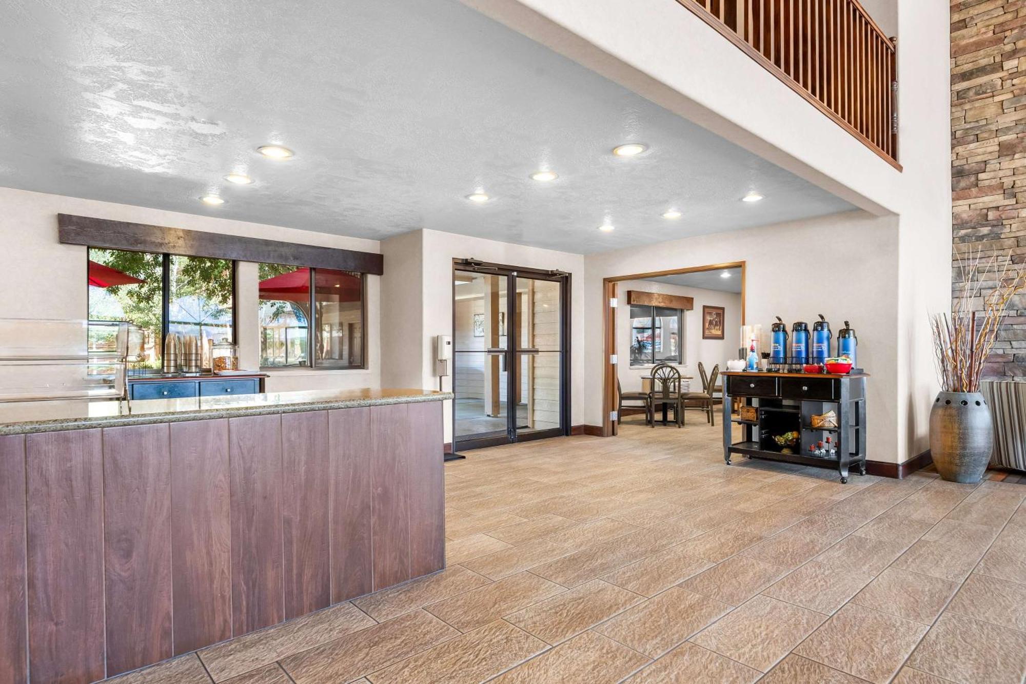 Western Grande River Inn&suites Hotel