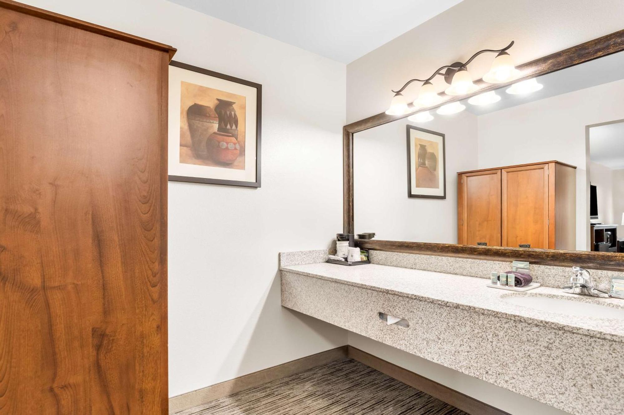 Hotel Western Grande River Inn&suites 4*
