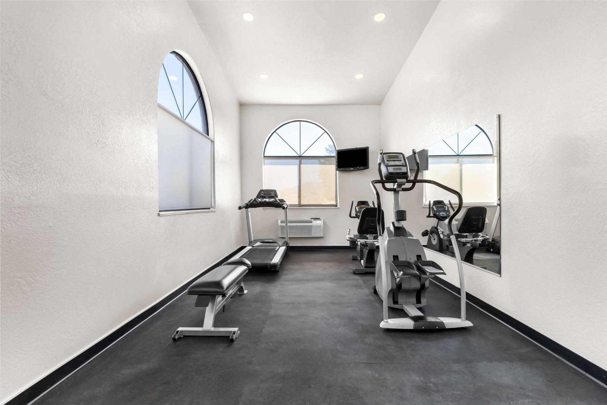 Western Grande River Inn&suites 4*