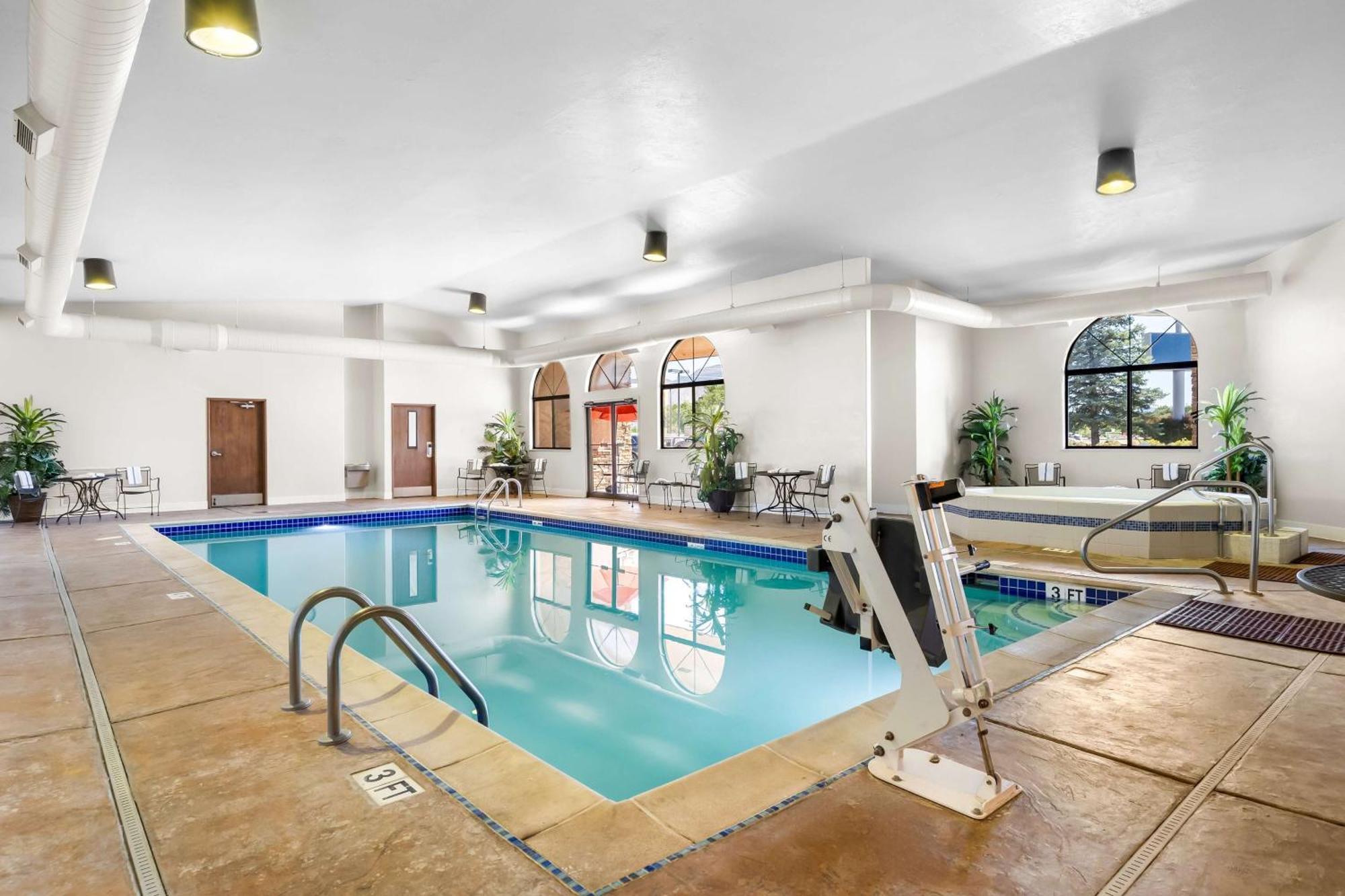 Hotel Western Grande River Inn&suites 4*
