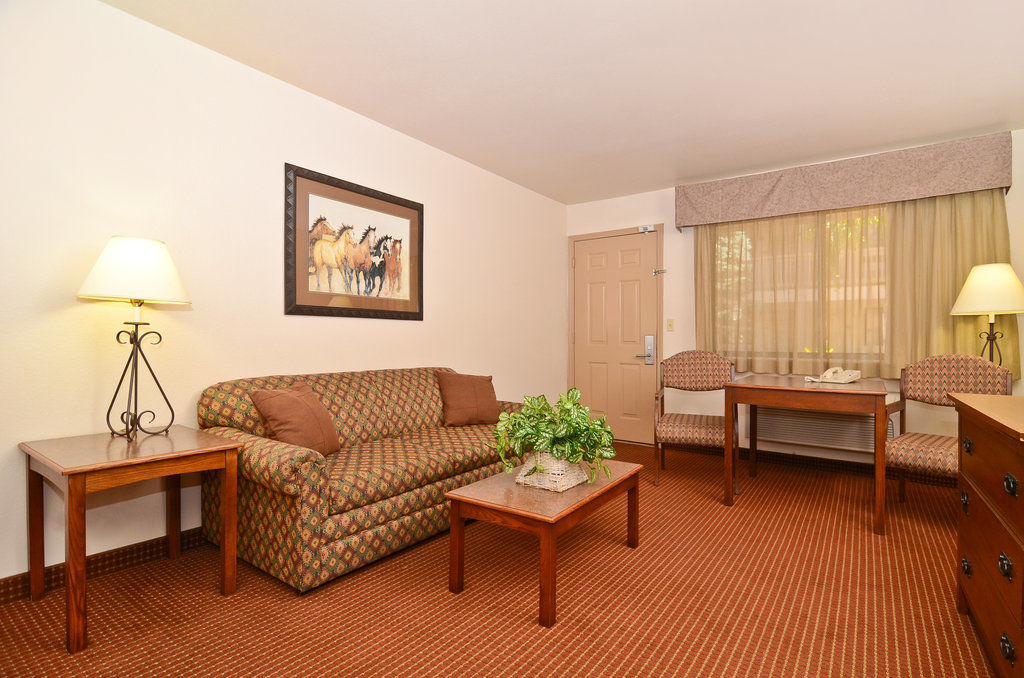Western Grande River Inn&suites 4*